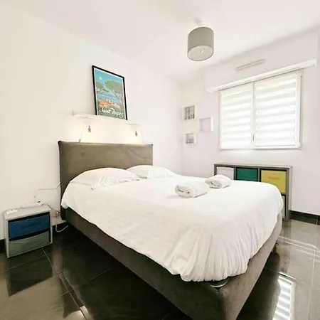 Des Oliviers : 4 Prs, Piscine, Parking Αντίμπ